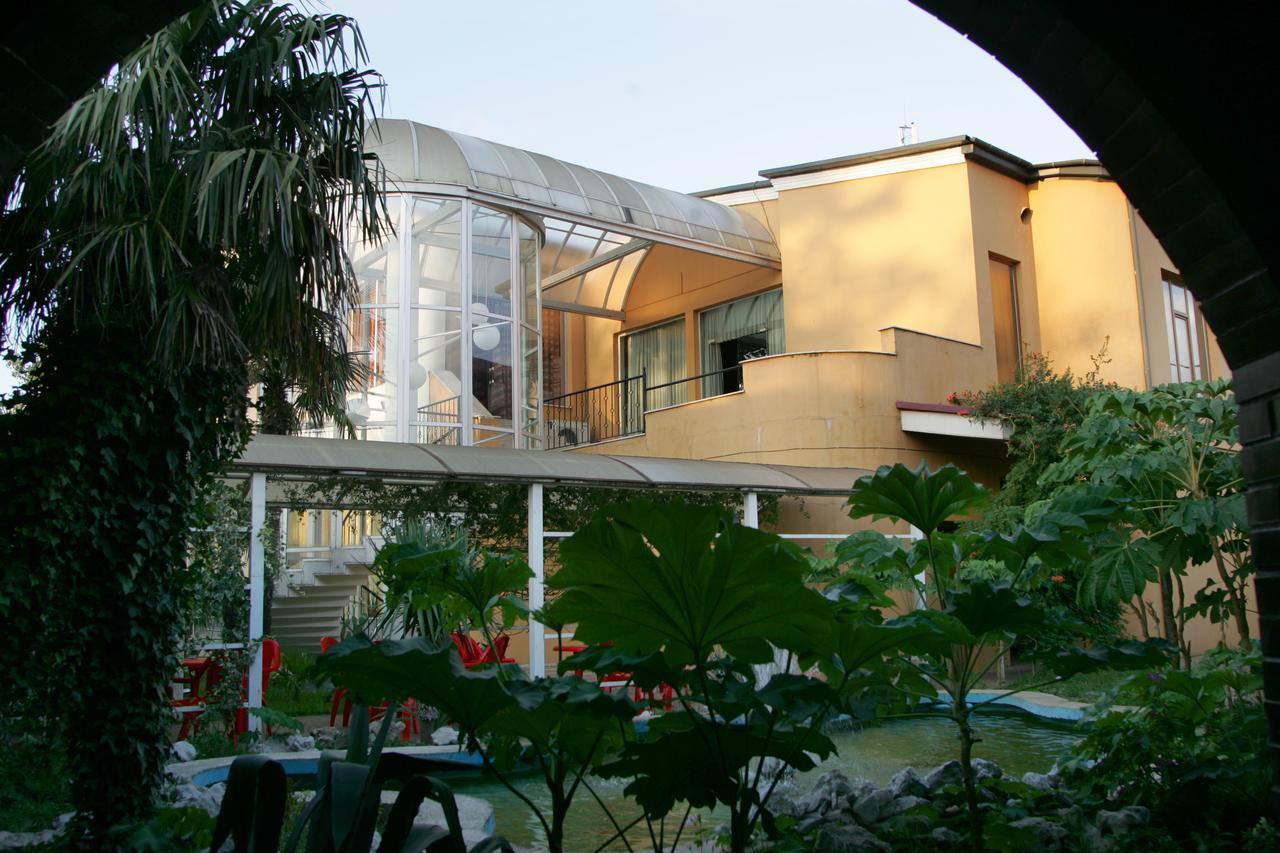 Eleon Hotel Kʼutʼaisi Exterior foto