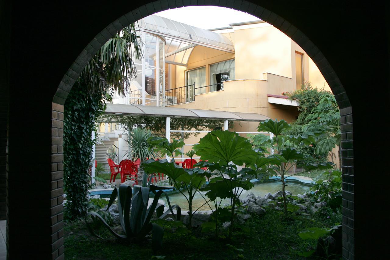 Eleon Hotel Kʼutʼaisi Exterior foto